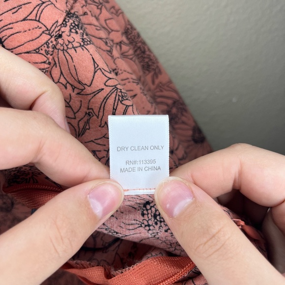 En Creme size medium black & pink capri jumpsuit with crochet straps - Picture 7 of 12